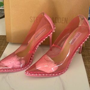Excellent condition Steve Madden heels.
